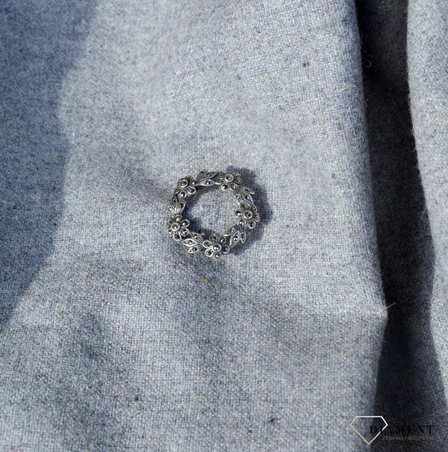 Srebrna broszka wianek z markazytami BR 310.jpg